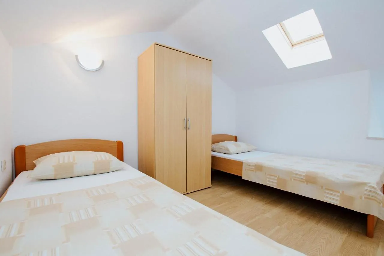 Apartmani Vrlika Trogir 2*,