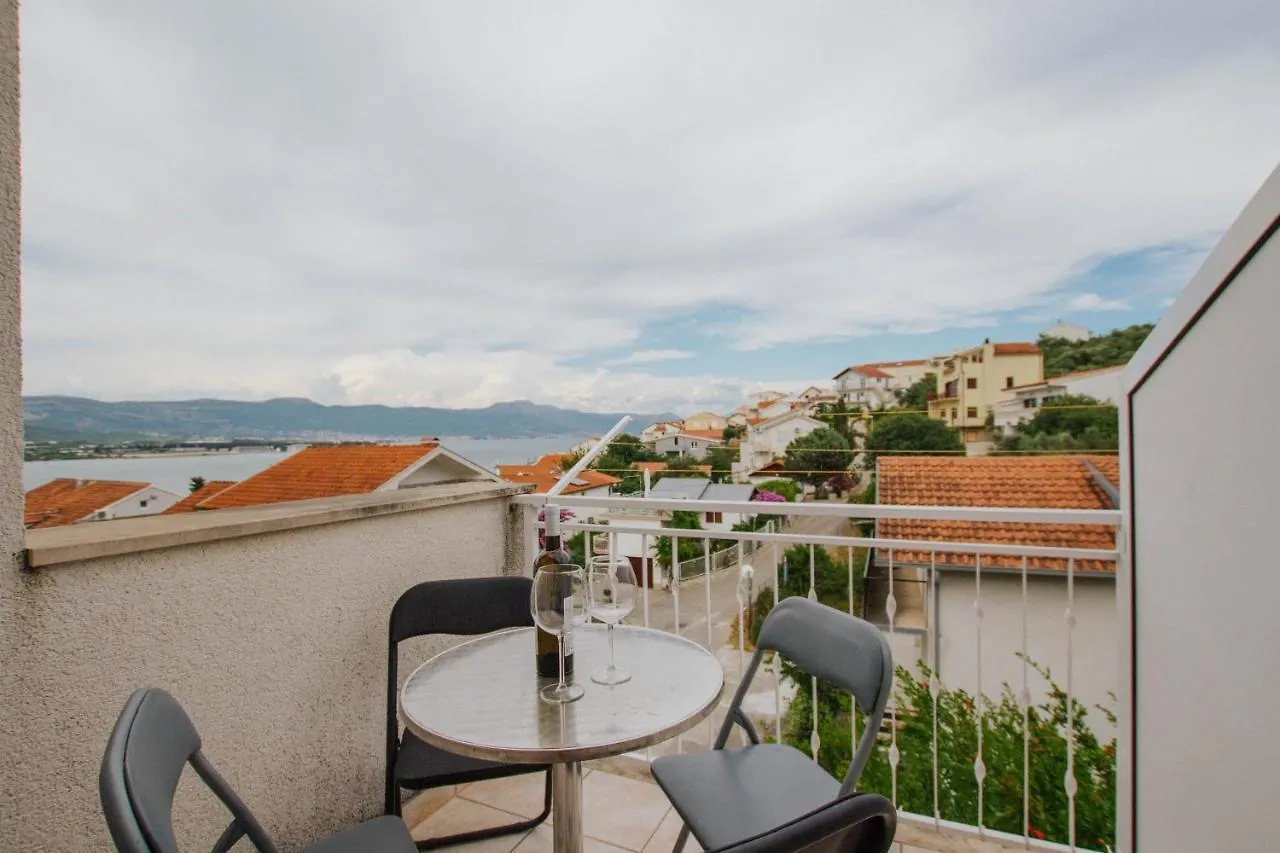 Apartmani Vrlika Trogir 2*,
