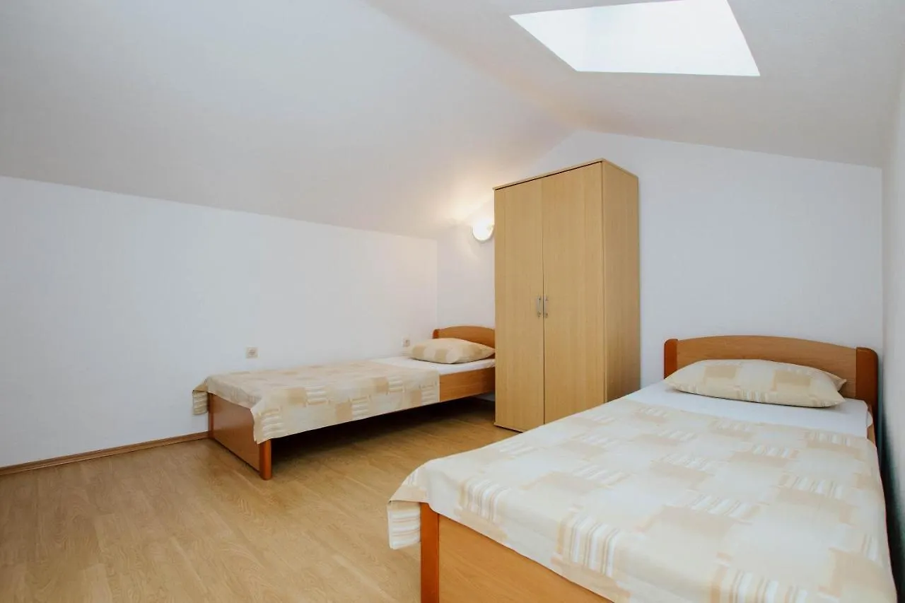 Apartmani Vrlika Trogir 2*,