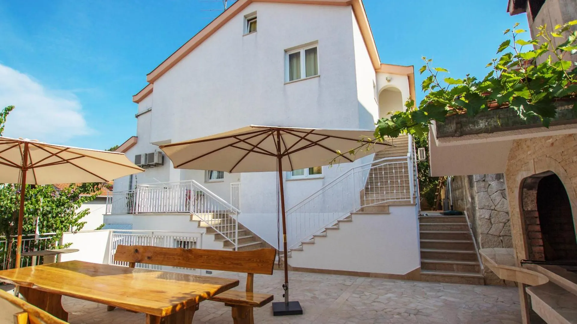 Apartmani Vrlika Trogir 2*,  Kroatië